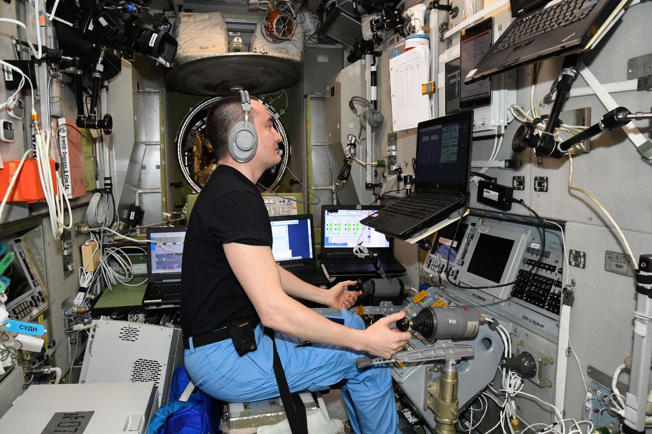 iss065e206747 (July 27, 2021) --- Roscosmos cosmonaut and Expedition 65 Flight Engineer Pyotr Dubrov practices remote spacecraft maneuvering techniques on the Tele-Operated Robotics Unit (TORU) inside the Zvezda service module. The TORU would be used in the unlikely event a Russian spacecraft would be unable to automatically rendezvous and dock to the International Space Station.