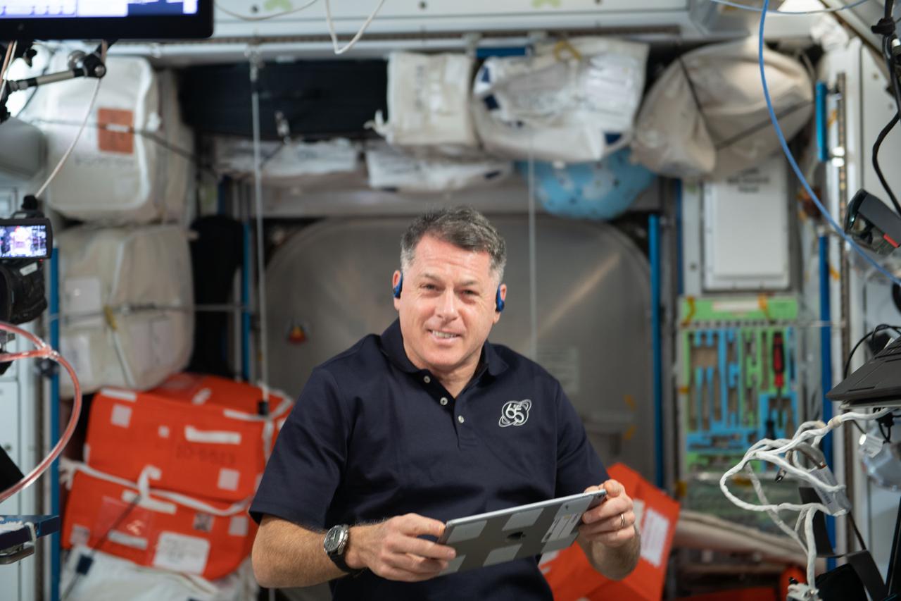 iss065e208537 (June 26, 2021) --- NASA astronaut and Expedition 65 Flight Engineer Shane Kimbrough poses for a portrait in the middle of research operations aboard the International Space Station.
