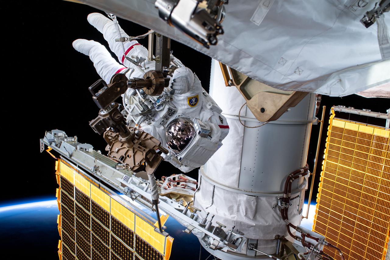iss065e376036 (Sept. 12, 2021) --- Astronaut Akihiko Hoshide of the Japan Aerospace Exploration Agency (JAXA) works to install a modification kit on the International Space Station's Port-4 truss structure during a spacewalk that lasted six hours and 54 minutes. The orbiting lab was 260 miles above the Maldives just after sunset at the time of this photograph taken by ESA (European Space Agency) astronaut Thomas Pesquet.