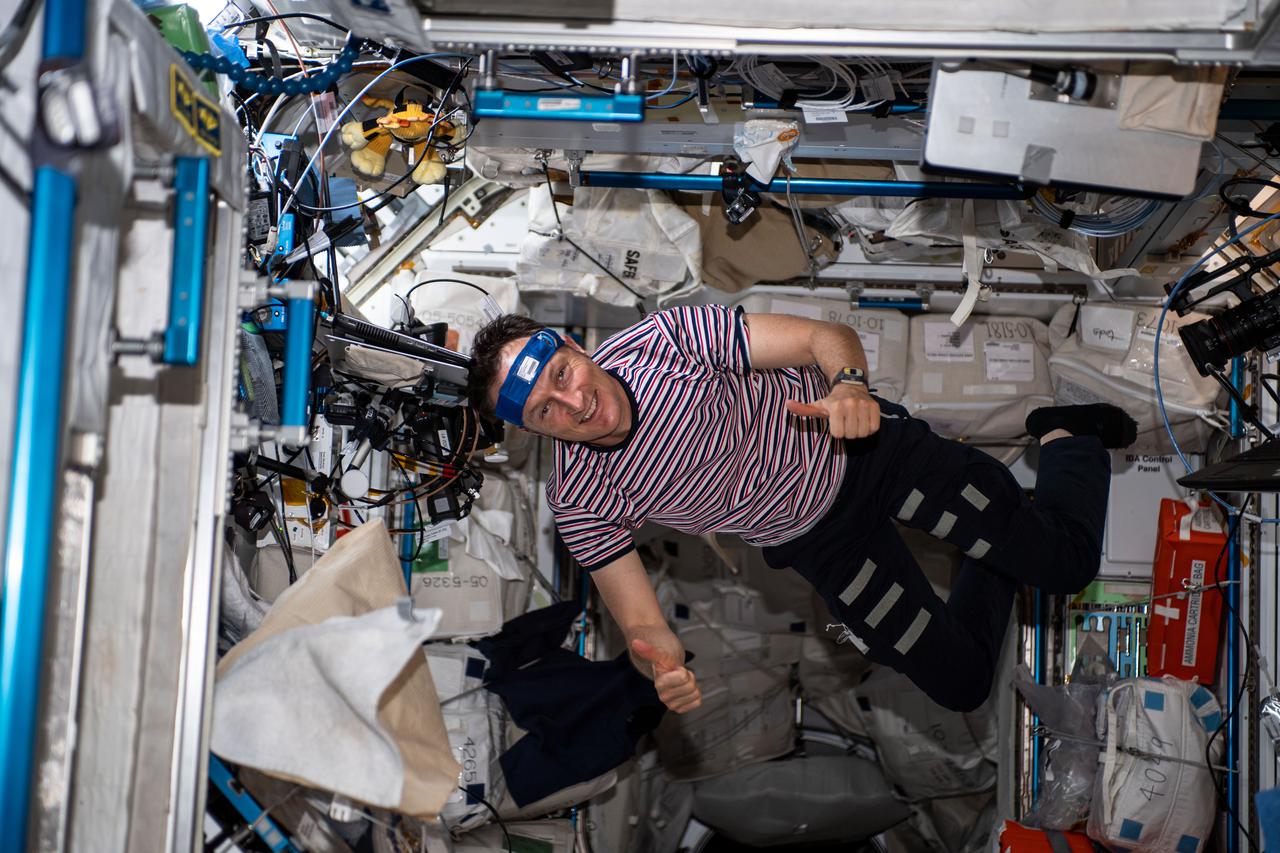 iss066e077810 (Nov. 16, 2021) --- ESA (European Space Agency) astronaut and Expedition 66 Flight Engineer Matthias Maurer wears the Thermo-Mini headband that measures core body and skin temperature changes in astronauts.