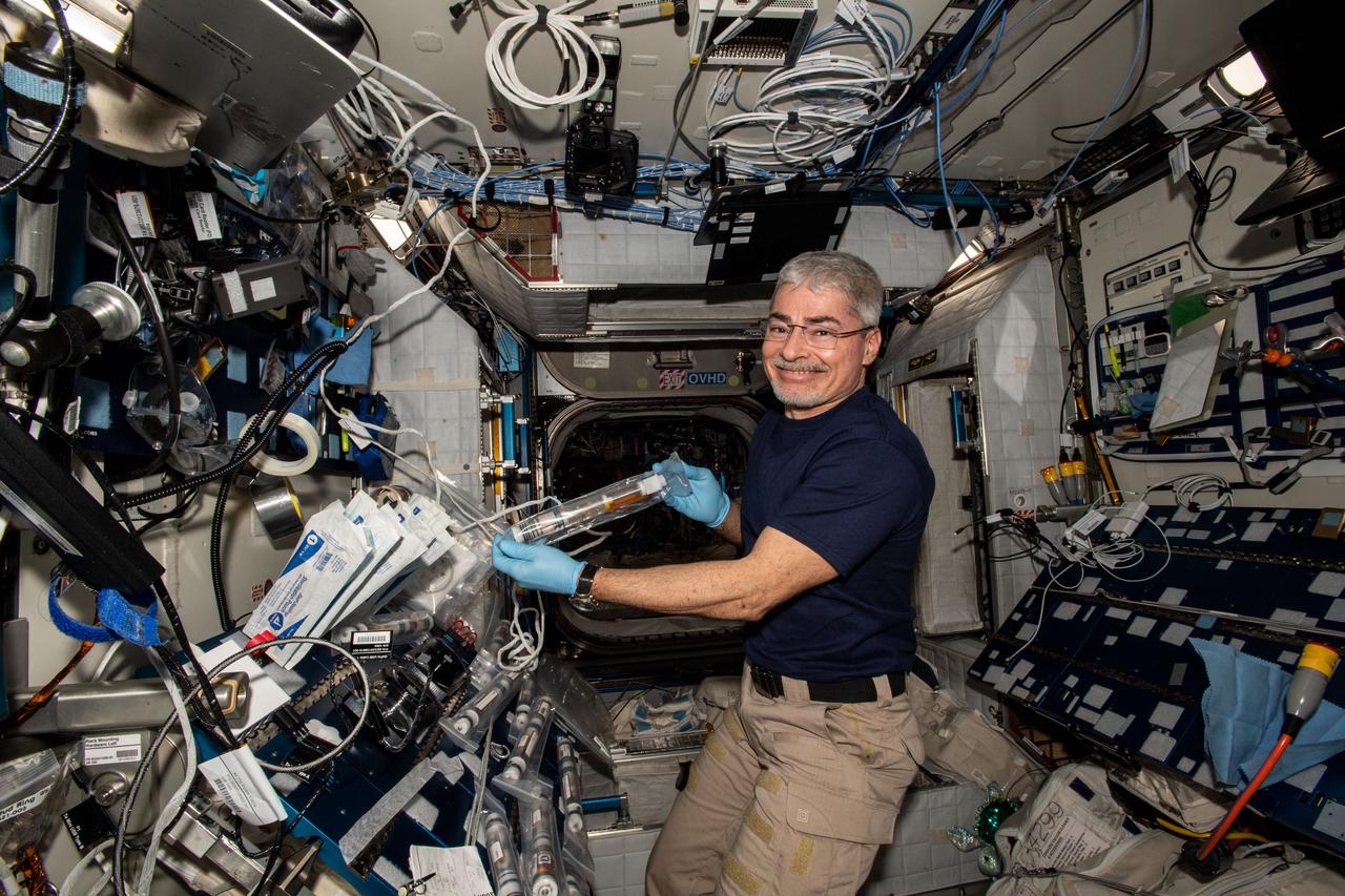 iss066e108552 (Jan. 6, 2022) --- NASA astronaut and Expedition 66 Flight Engineer Mark Vande Hei conducts operations for the Plant Habitat-5 space agriculture experiment that is studying cotton genetics.