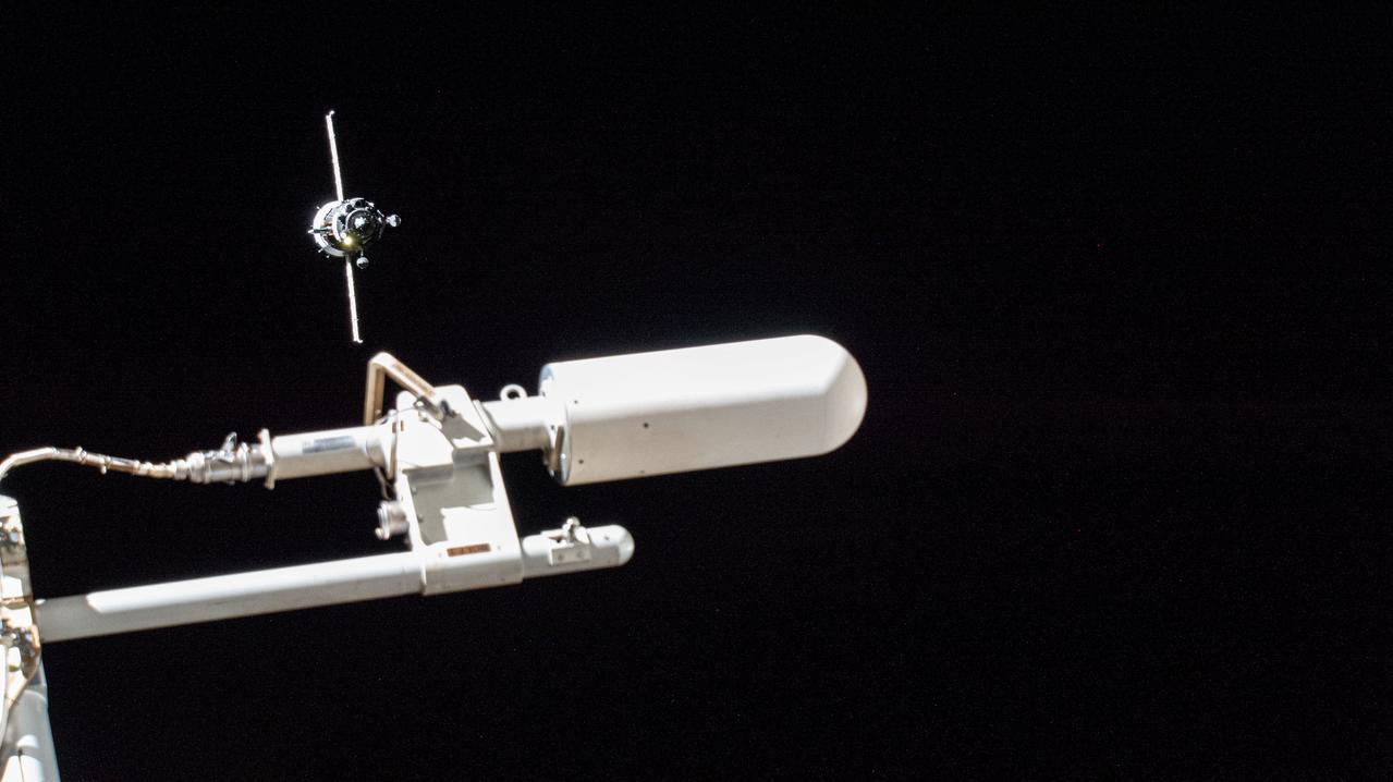 iss066e173086 (March 18, 2022) --- The Soyuz MS-21 crew ship (upper left), carrying cosmonauts Oleg Artemyev, Sergey Korsakov, and Denis Matveev, approaches the International Space Station for a docking to the International Space Station's Prichal docking module. In the foreground, is a UHF antenna used for space-to-space communications and the primary means of radio communication with spacewalking astronauts.