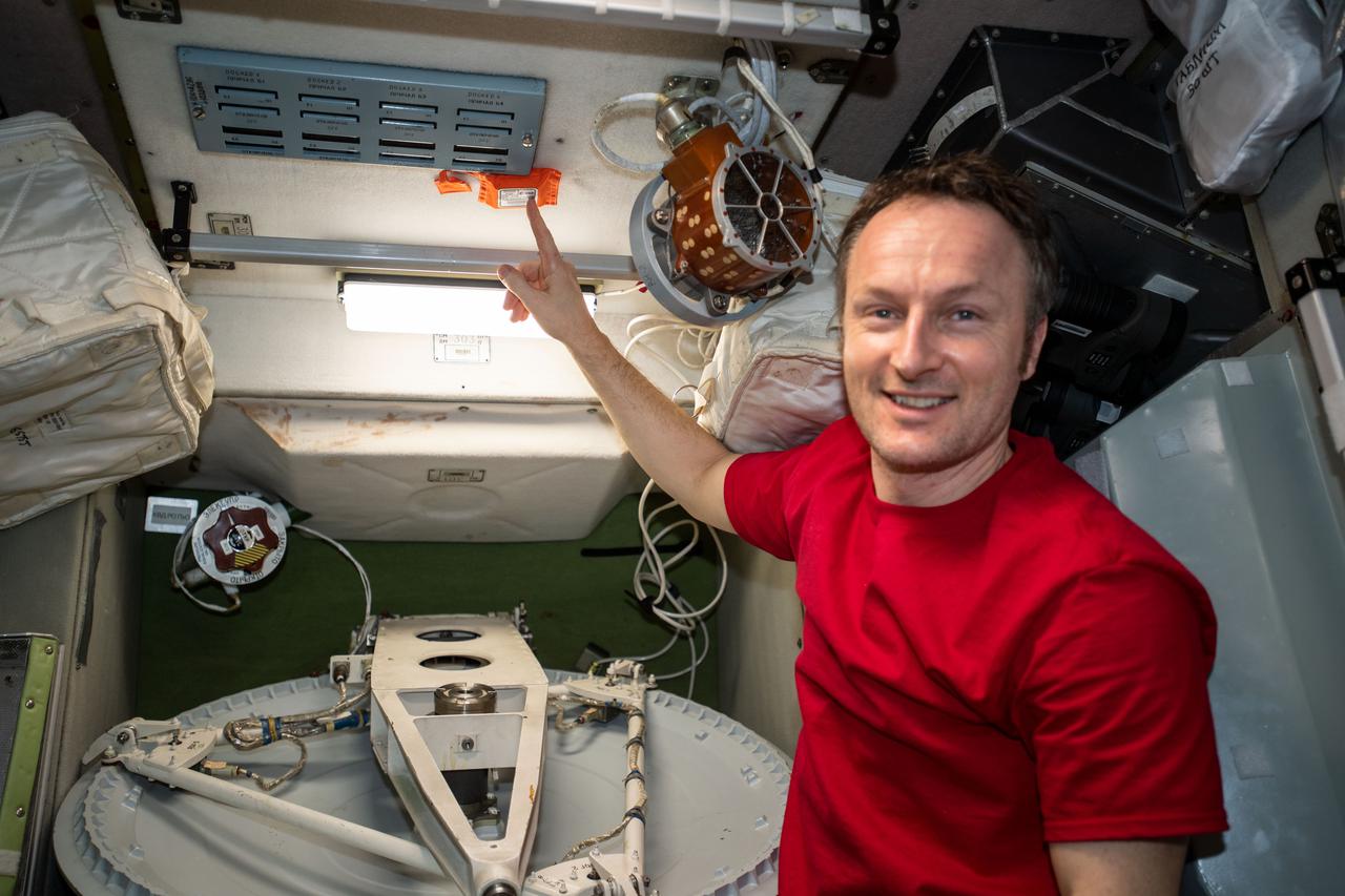 iss067e000624 (April 1, 2022) --- ESA (European Space Agency) astronaut and Expedition 67 Flight Engineer Matthias Maurer relocates a passive radiation monitor inside the International Space Station's Zvezda service module.