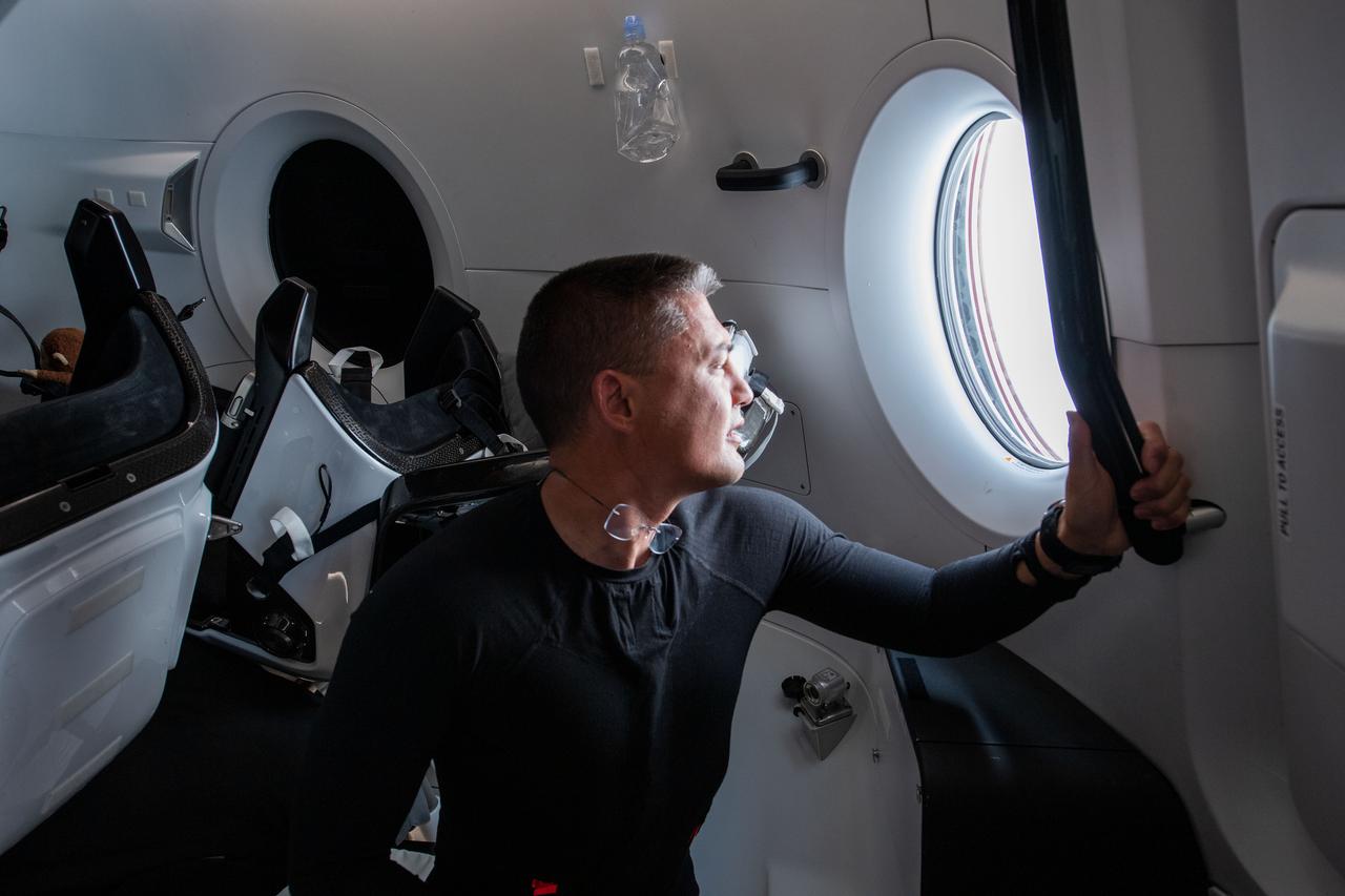 iss067e034534 (April 27, 2022) --- NASA astronaut Kjell Lindgren, Crew-4 Commander, is pictured looking out the SpaceX Dragon Freedom spacecraft’s windows during his journey to the International Space Station.