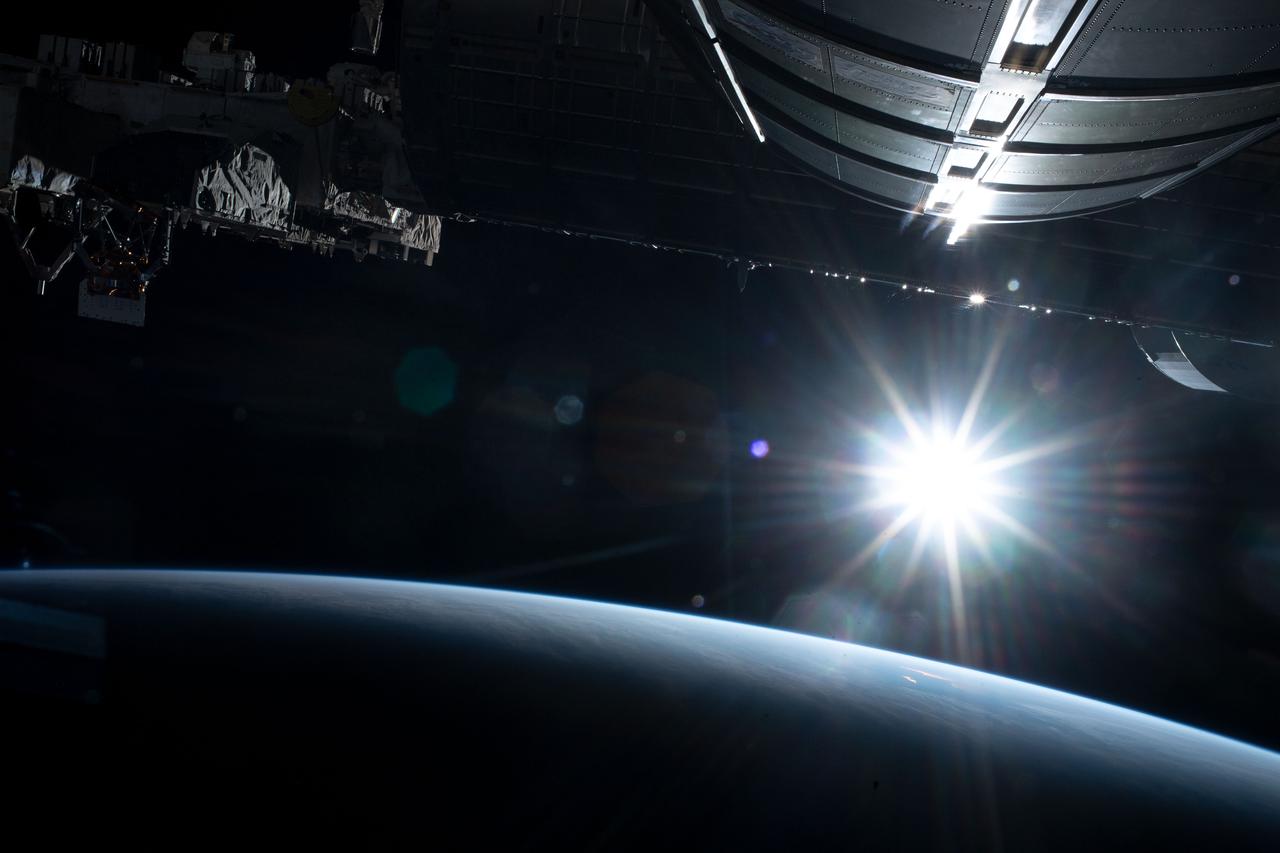 iss067e221404 (July 31, 2022) --- The sun illuminates Earth's limb as the International Space station soared 271 miles above the Pacific Ocean south of the Australian island state of Tasmania.