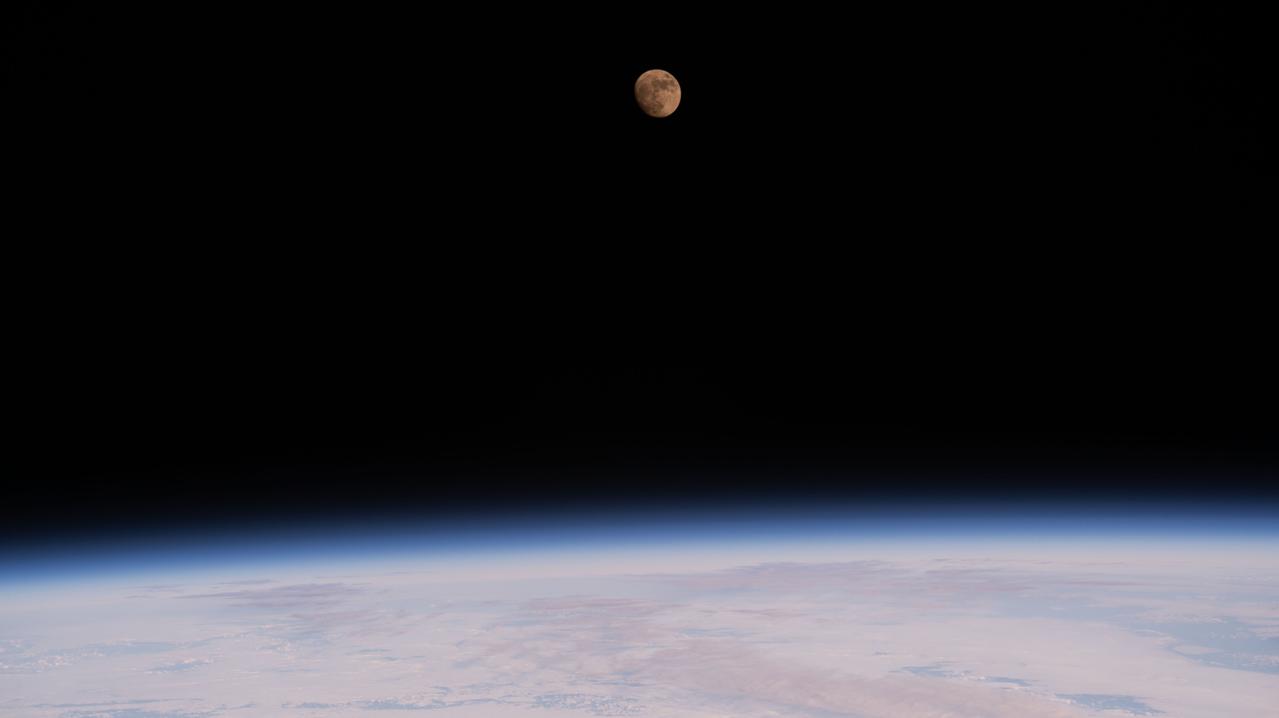 iss067e249822 (Aug. 10, 2022) --- The waxing gibbous Moon is pictured above the Earth's horizon from the International Space Station as it orbited 259 miles above the northern Pacific Ocean.