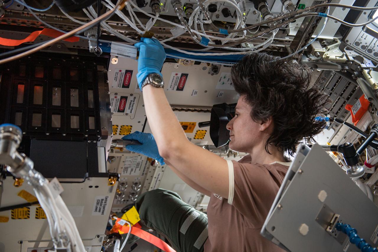 iss067e253409 (Aug. 10, 2022) --- ESA (European Space Agency) astronaut Samantha Cristoforetti works on ESA’s FSL Soft Matter Dynamics - PASTA, a study of whether additives increase or decrease the stability of emulsions. These phenomena can be better observed in microgravity, where the effects of buoyancy are absent.