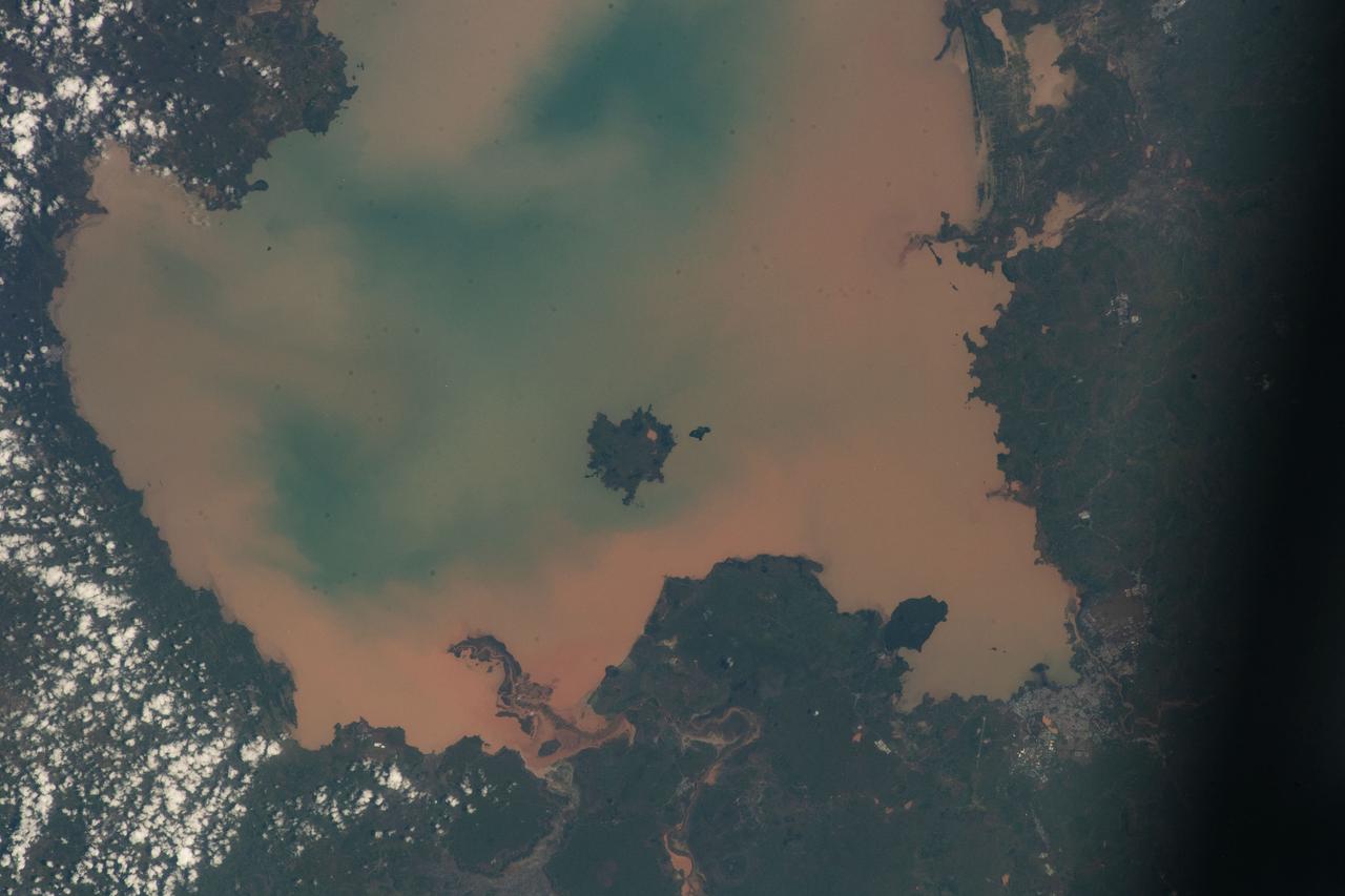iss067e301767 (Aug. 31, 2022) --- Lake Tana, Ethiopia's largest lake, and Dek Island are pictured from the International Space Station as it orbited 258 miles above the African nation.