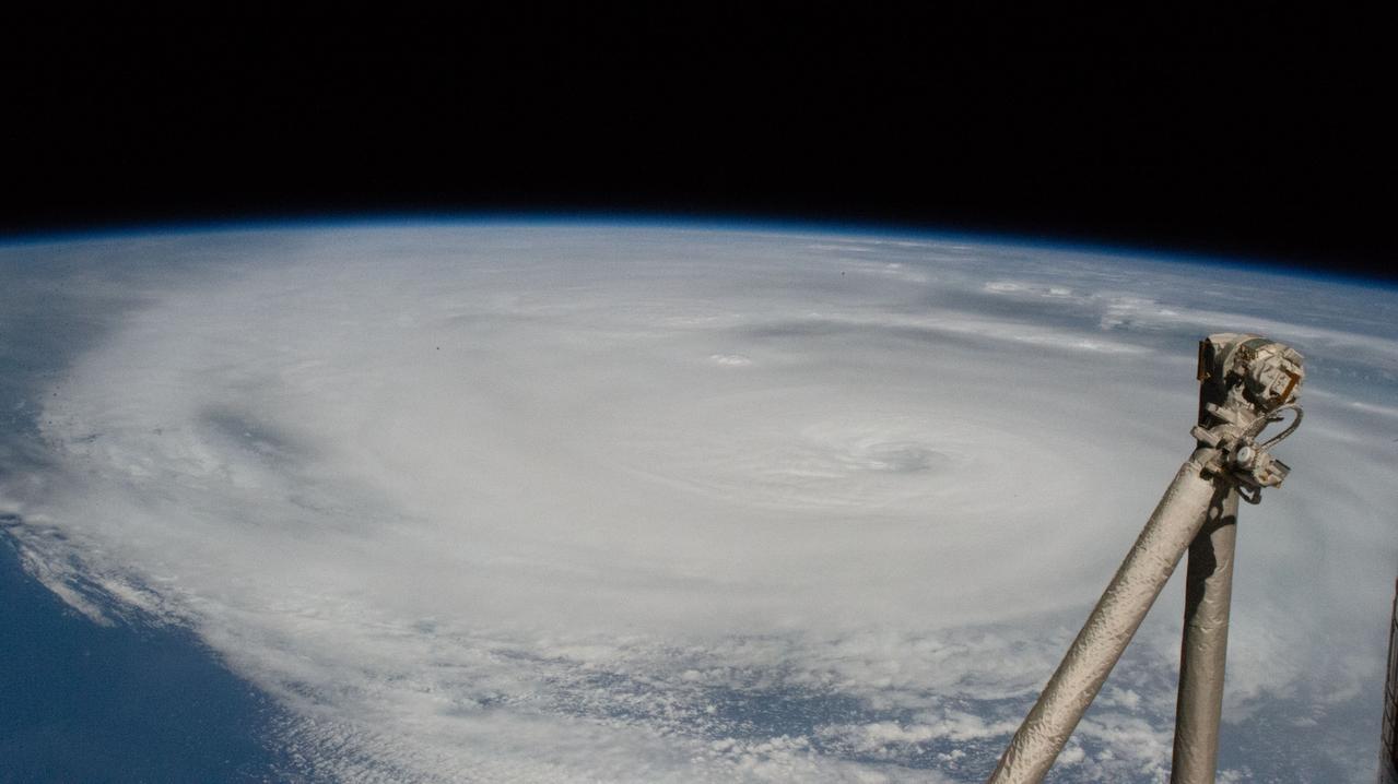 iss067e382116 (Sept. 28, 2022) --- Hurricane Ian is pictured approaching the west coast of Florida as a category 4 storm. The International Space Station was orbiting 259 miles above the Gulf of Mexico at the time of this photograph.