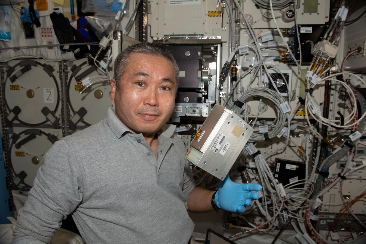 iss068e029649 (Dec. 14, 2022) --- Astronaut and Expedition 68 Flight Engineer Koichi Wakata of the Japan Aerospace Exploration Agency (JAXA) is seen with an apparatus from the Liquid Behavior investigation. Liquid Behavior studies how liquids move in a container in simulated lunar gravity to generate data that can be used to improve lunar rover designs.