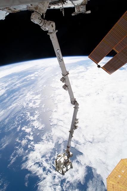 NASA image: iss068e043860