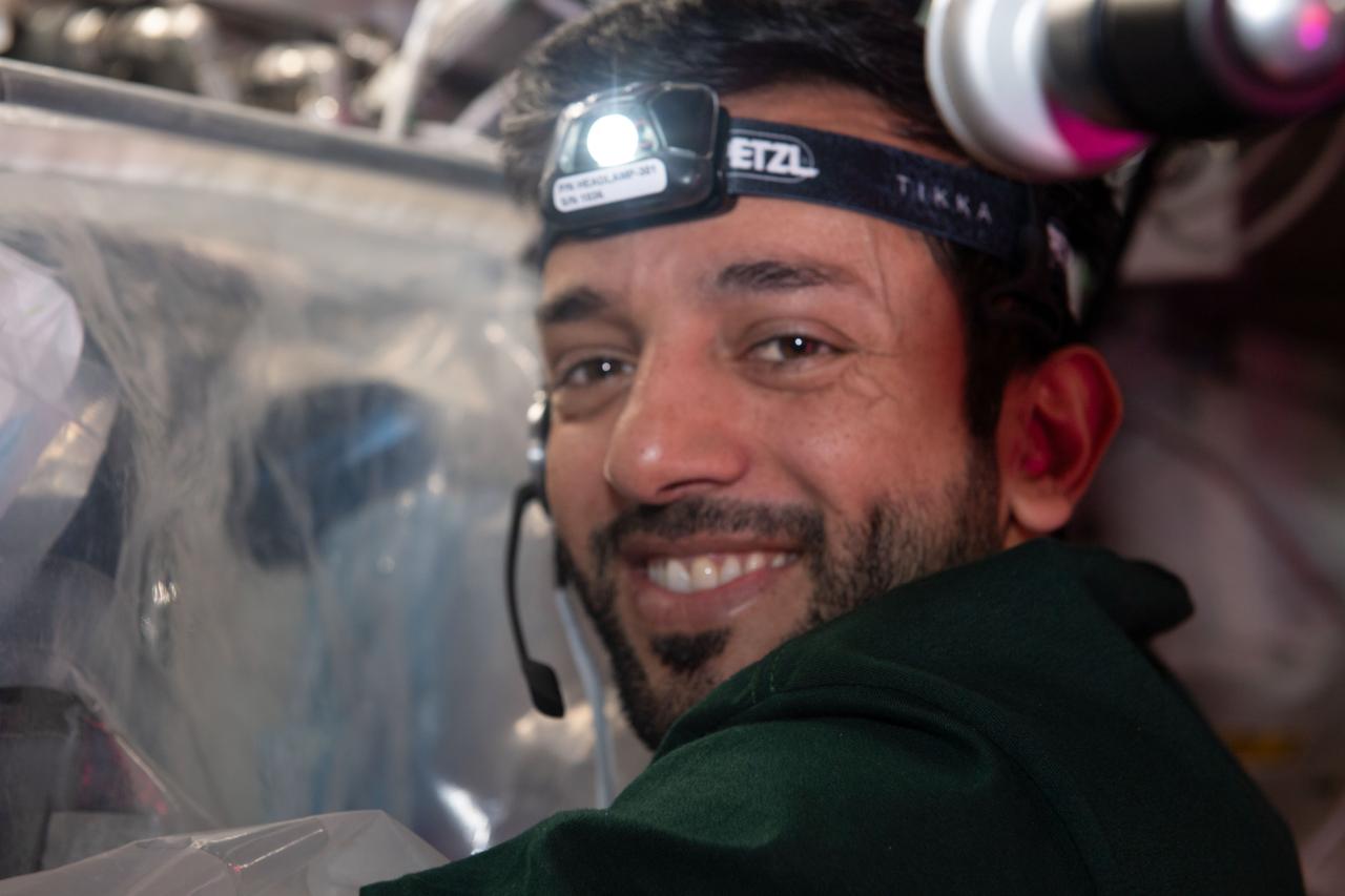 iss069e000087 (March 29, 2023) --- UAE (United Arab Emirates) astronaut and Expedition 69 Flight Engineer Sultan Alneyadi services tissue sample cassettes inside the Columbus laboratory Module's BioFabrication Facility (BFF). The BFF-Meniscus study investigates bioprinting tissues to heal musculoskeletal injuries both in space and on Earth,