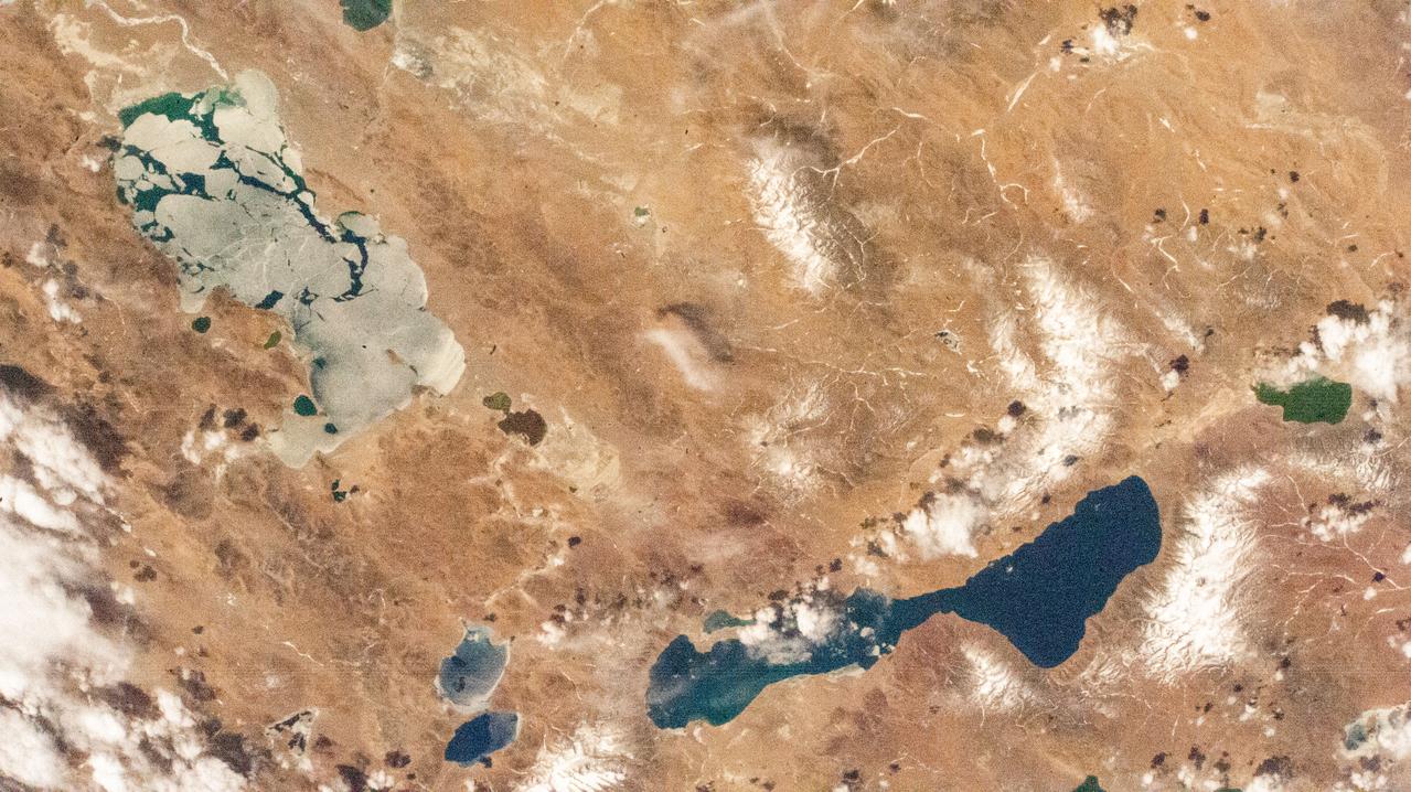 iss069e000174 (March 31, 2023) --- Salt lakes in southern China near the Himalayas are pictured by an external high definition camera on the International Space Station as it orbited 261 miles above.