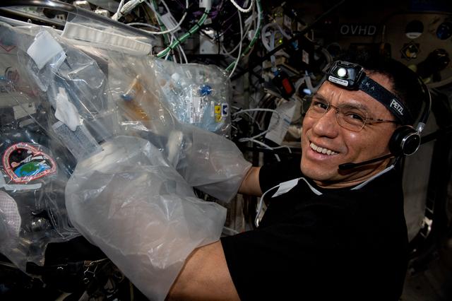 NASA image: Astronaut Frank Rubio works on a 3D bioprinter