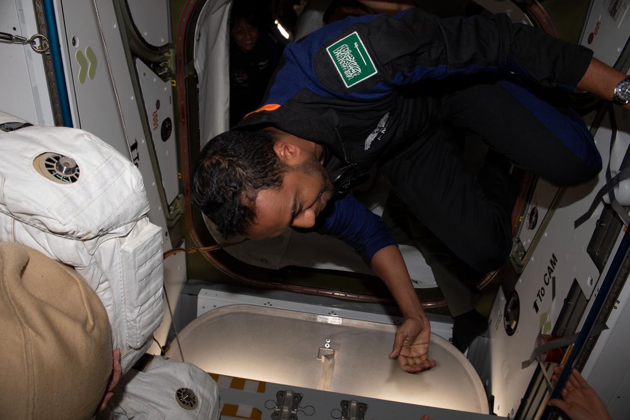 iss069e013996 (May 22, 2023) --- Axiom Space private astronaut and Axiom Mission-2 Mission Specialist Ali Alqarni enters the International Space Station shortly after the hatches were opened between the orbital outpost and the SpaceX Dragon Freedom spacecraft.