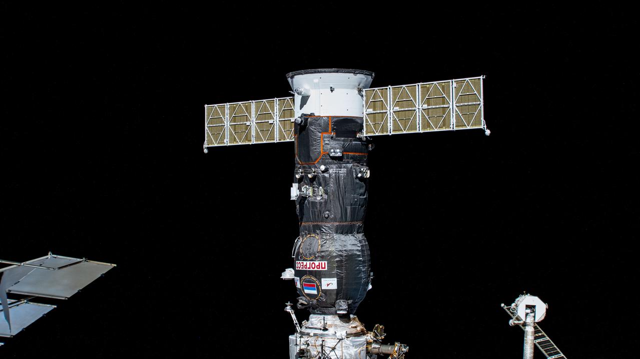 iss069e014407 (May 26, 2023) --- The ISS Progress 84 cargo craft from Roscosmos is pictured docked to the International Space Station's Poisk module.