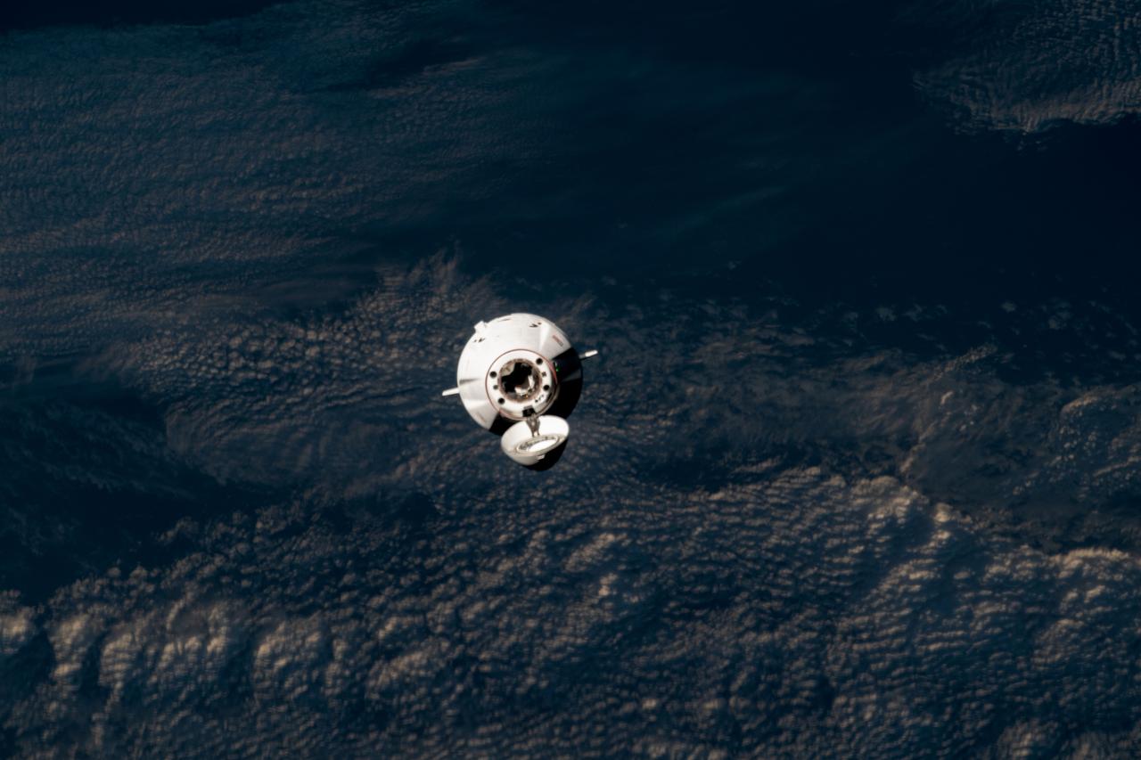iss069e018142 (June 6, 2023) --- The SpaceX Dragon cargo craft approaches the International Space Station for an automated docking less than a day after launching from NASA's Kennedy Space Center loaded with over 7,000 pounds of science experiments, station hardware, and crew supplies. Both spacecraft were orbiting 259 miles above the Pacific Ocean off the coast of Japan at the time of this photograph from the orbital outpost.