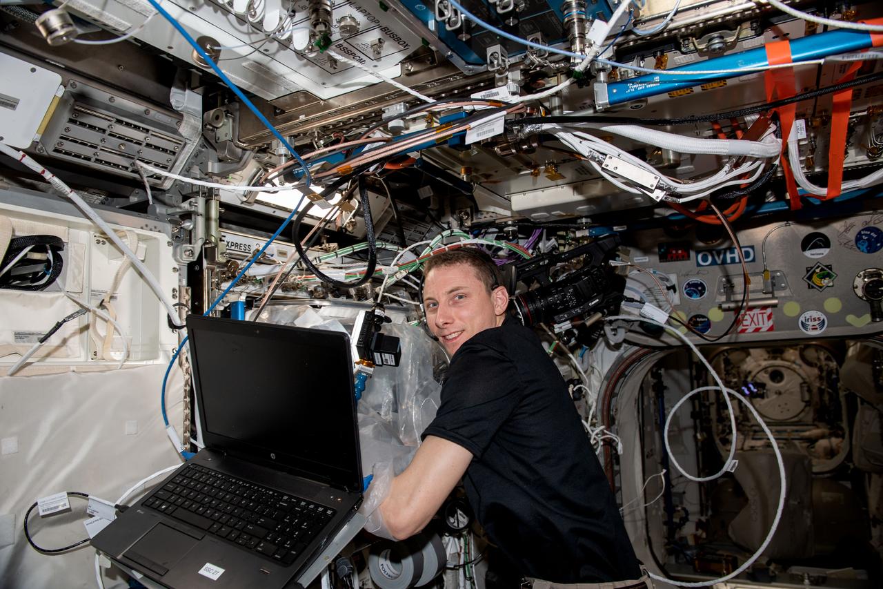 iss069e035797 (July 21, 2023) --- NASA astronaut and Expedition 69 Flight Engineer Woody Hoburg performs research activities using the Columbus laboratory module's BioFabrication Facility (BFF). The BFF is a research platform to print organ-like tissues and begin proving the viability of fabricating human organs in space.
