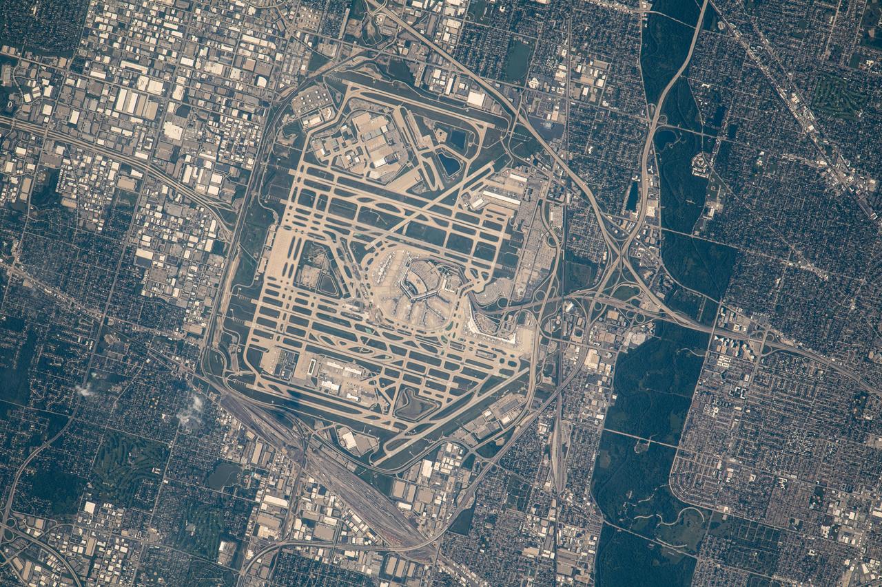 iss069e037725 (July 27, 2023) ---O'Hare International Airport in Chicago, Illinois, is pictured from the International Space Station as it orbited 261 miles above.