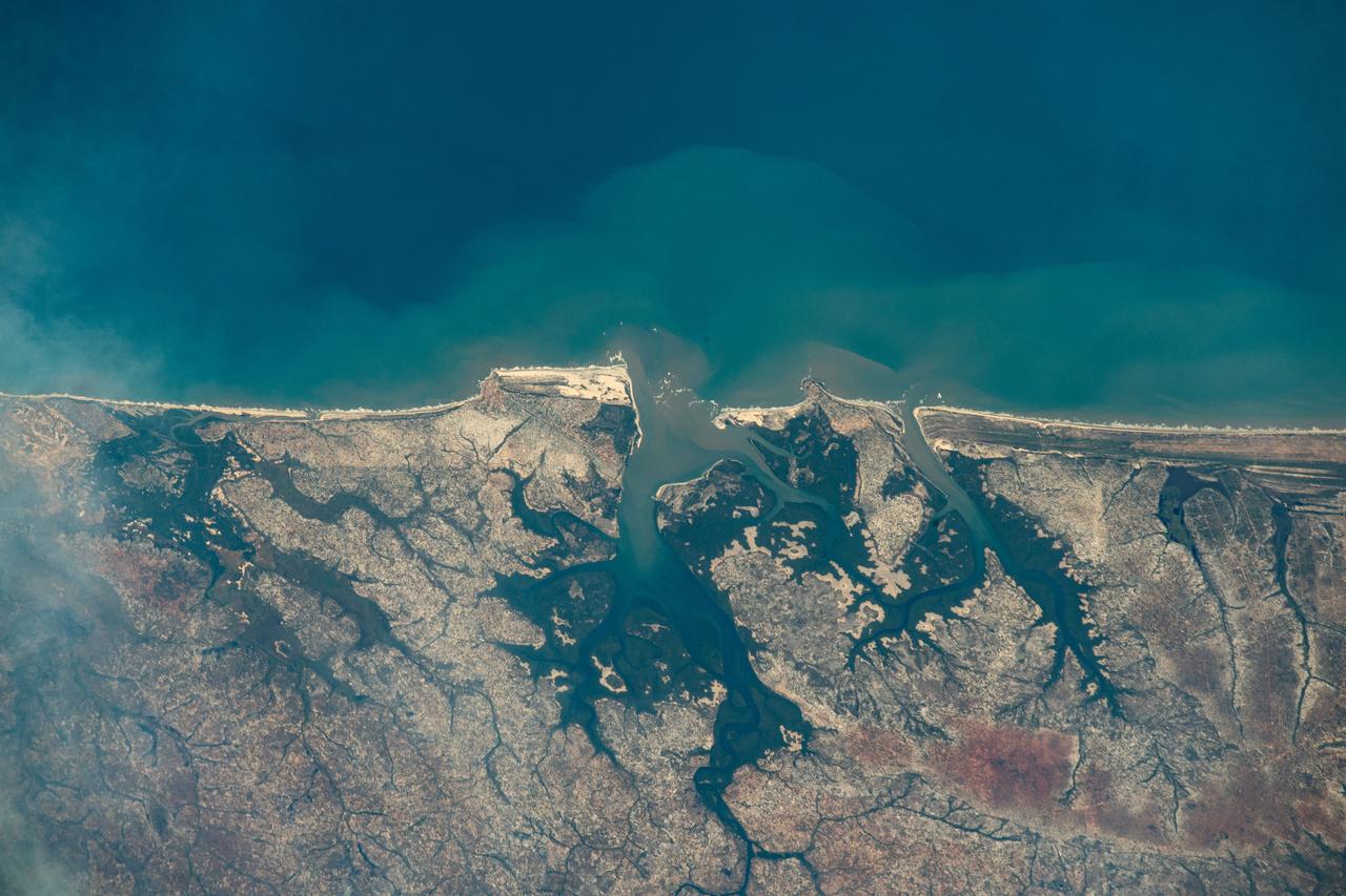 iss070e013997 (Oct. 25, 2023) --- The coast of Mozambique on the Mozambique Channel is pictured from the International Space Station as it orbited 263 miles above the African nation.
