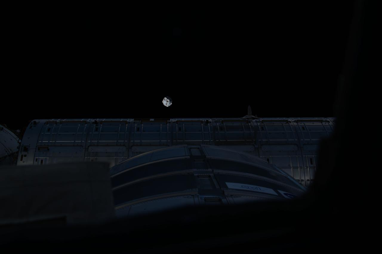iss071e178813 (June 6, 2024) --- This view from a window on the cupola overlooks the Kibo laboratory module as Boeing's Starliner spacecraft carrying NASA astronauts Butch Wilmore and Suni WIlliams approaches the International Space Station.