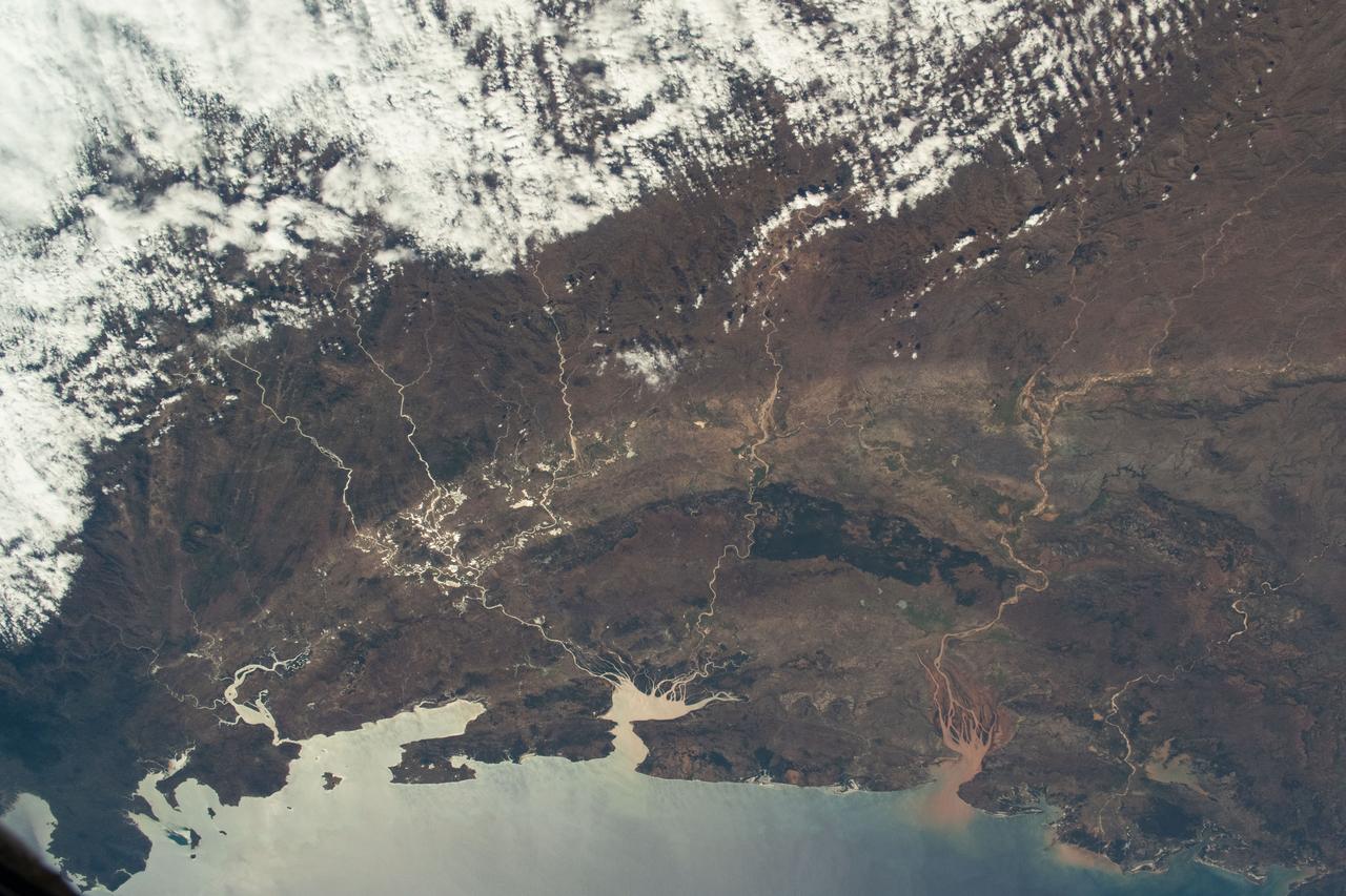 iss071e218076 (June 26, 2024) --- The northwest coast of Madagascar on the Mozambique Channel is pictured from the International Space Station as it orbited 267 miles above the East African island nation.