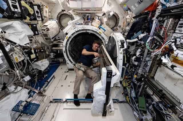 NASA image: iss071e522256