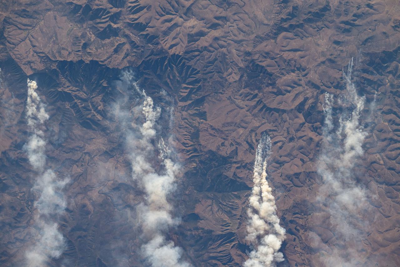 iss071e522679 (Aug. 20, 2024) --- Wildfires in South Africa's Great Escarpment near the coast of the Indian Ocean are pictured from the International Space Station as it orbited 263 miles above.