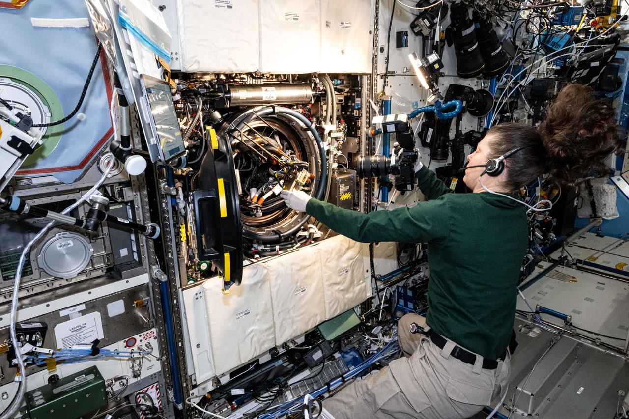 iss071e549501 (Aug. 26, 2024) --- NASA astronaut and Expedition 71 Flight Engineer Tracy C. Dyson replaces experiment hardware in the Combustion Integrated Rack located aboard the International Space Station's Destiny laboratory module. The hardware replacement work was for the SoFIE-MIST investigation that is exploring ways to design safer materials for future space facilities and determine the best methods for extinguishing fires in space.