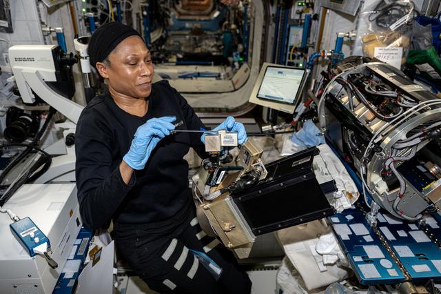 NASA image: iss071e582160