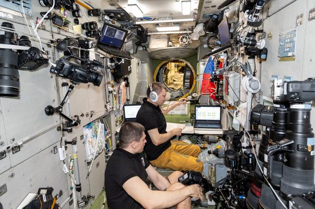 NASA image: iss071e608479