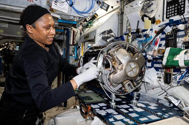 NASA image: iss071e609317