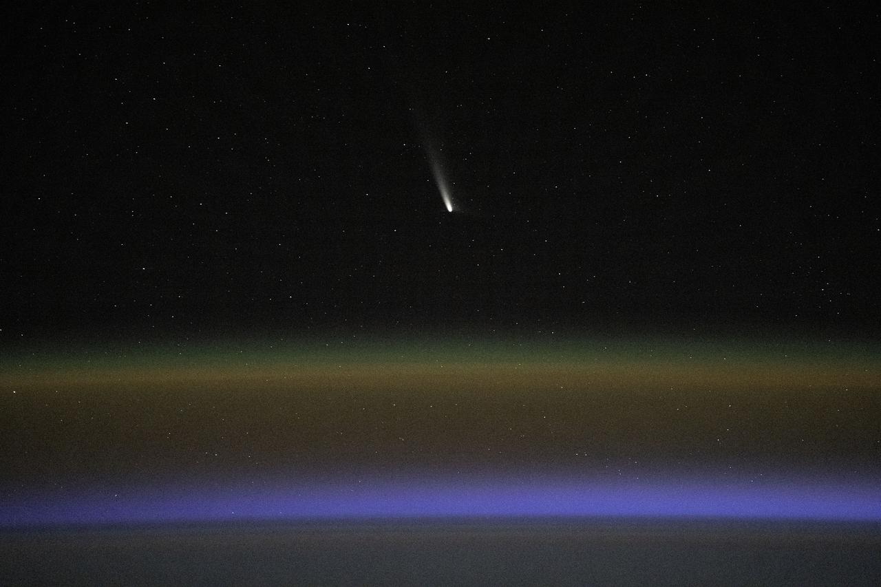 iss071e700447 (Sept. 22, 2024) --- Comet C2023-A3, or Tsuchinshan-ATLAS, was pictured about 99.4 million miles away from Earth by NASA astronaut Matthew Dominick using long-duration photography on a camera programmed for high sensitivity aboard the International Space Station