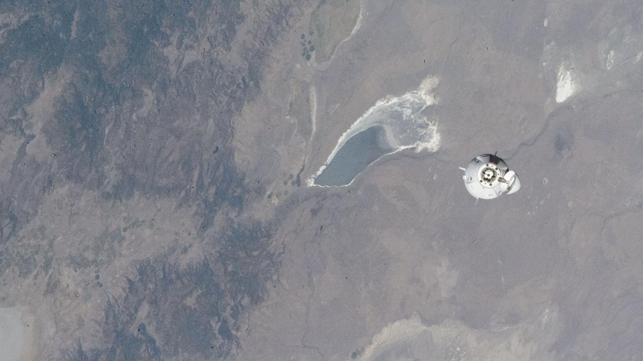 iss072e004107 (Sept. 29, 2024) --- The SpaceX Dragon Freedom spacecraft carrying NASA astronaut Nick Hague and Roscosmos cosmonaut Aleksandr Gorbunov approaches the International Space Station 258 miles above Lake Abert in Oregon.