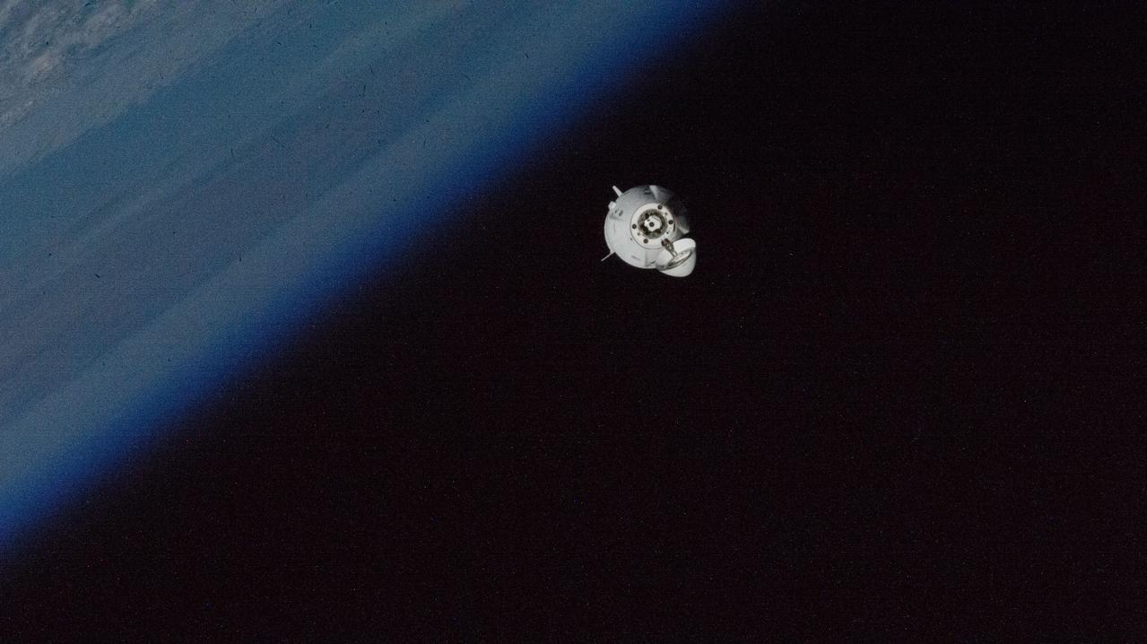 iss072e004109 (Sept. 29, 2024) --- The SpaceX Dragon Freedom spacecraft carrying NASA astronaut Nick Hague and Roscosmos cosmonaut Aleksandr Gorbunov approaches the International Space Station 261 miles above Ontario, Canada, near the coast of James Bay.