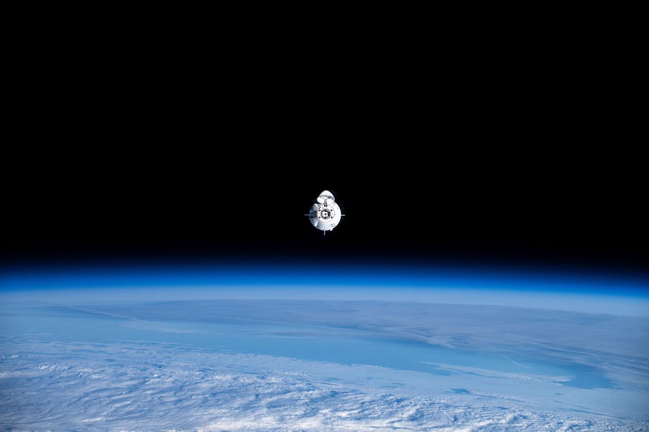 iss072e005747 (Sept. 29, 2024) --- The SpaceX Dragon Freedom spacecraft carrying NASA astronaut Nick Hague and Roscosmos cosmonaut Aleksandr Gorbunov approaches the International Space Station as it orbited 261 miles above Ontario, Canada, near James Bay.