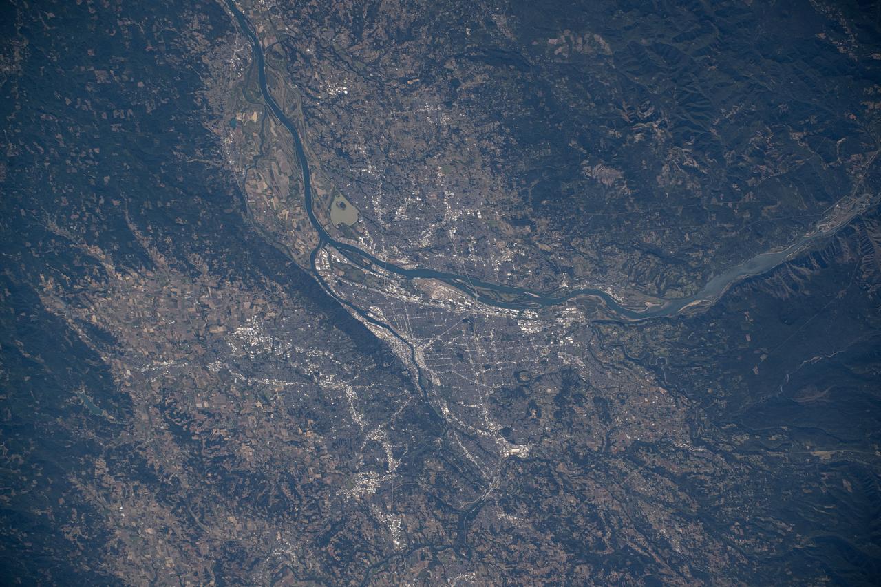 iss072e009893 (Oct. 1, 2024) --- Portland, Oregon, a city with a population of about 652,000 at the junction of the Willamette and Columbia Rivers, is pictured from the International Space Station as it orbited 259 miles above North America.