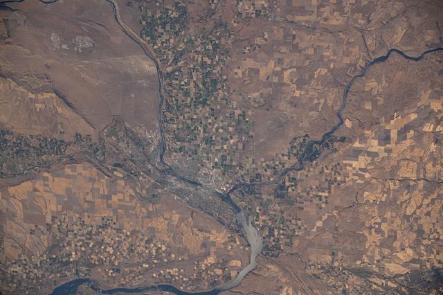 NASA image: The Columbia River splits into the Snake River