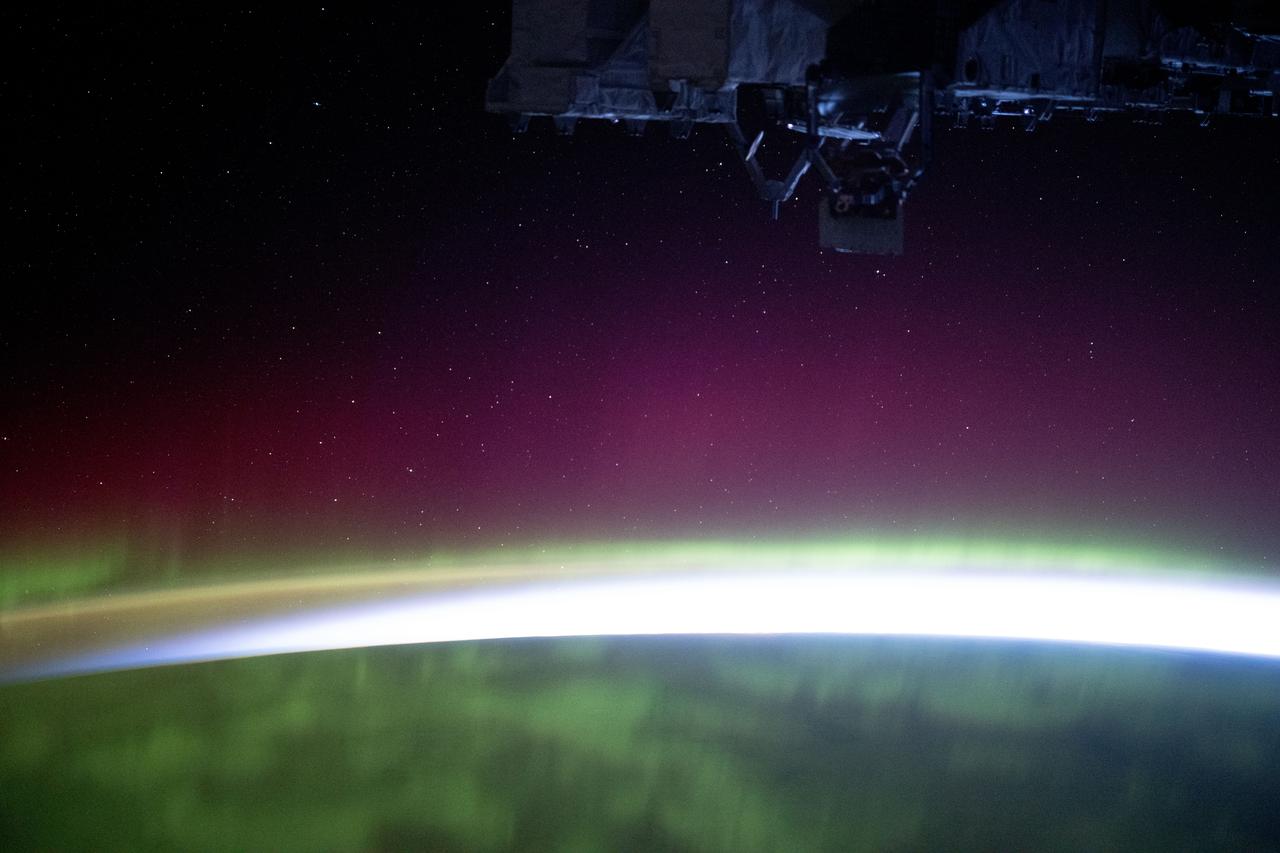iss072e159516 (Oct. 30, 2024) --- The aurora borealis blankets the Earth in this photograph from the International Space Station as it soared into an orbital sunrise 257 miles above Canada's province of Ontario.