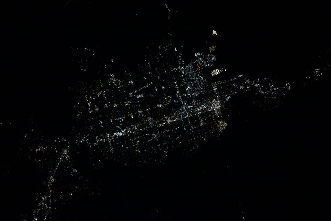 iss072e399194 (Dec. 19, 2024) --- The city lights of Salt Lake City, the capital of Utah, and its surrounding suburbs are pictured at about 5:17 a.m. local time from the International Space Station as it orbited 258 miles above.