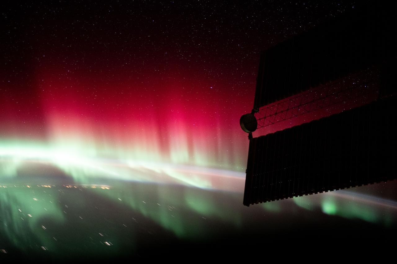 iss072e451023 (Jan. 4, 2025) --- A red and green aurora shimmers brightly above Ontario, Canada, near James Bay in this photograph from the International Space Station as it orbited 260 miles above North America.