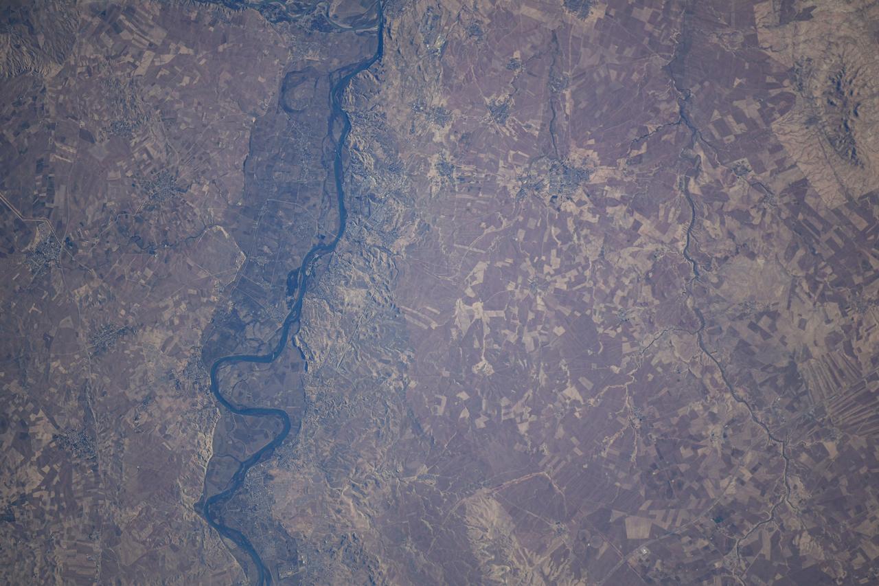 iss072e518159 (Jan. 21, 2025) --- The Tigris River flows through the temperate landscape of northern Iraq in this photograph from the International Space Station as it orbited 260 miles above.