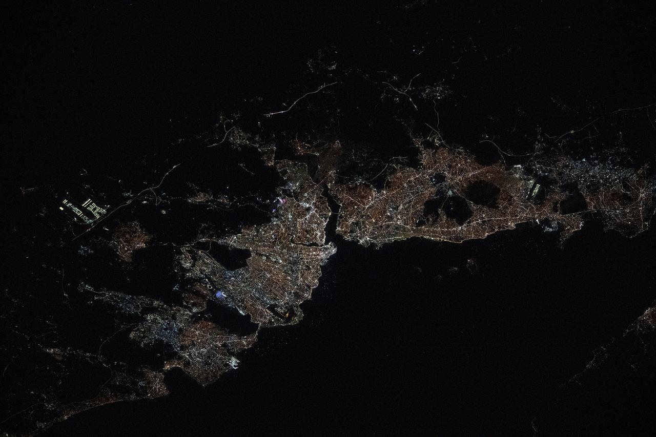 iss072e519796 (Jan. 23, 2025) --- The city lights of Istanbul, Turkiye, with a population of about 15.7 million split by the Bosphorus strait in between the Sea of Mammara and the Black Sea, are pictured at approximately 9:44 p.m. local time from the International Space Staation as it orbited 259 miles above.