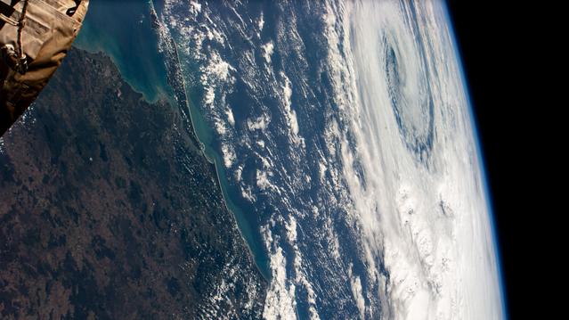 NASA image: Cyclone Alfred nears the coast of Queensland, Australia