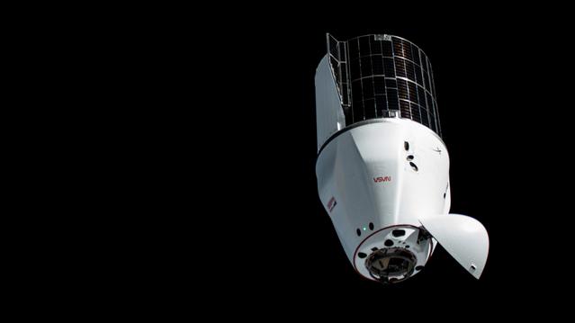 NASA image: The SpaceX Dragon cargo craft approaches the International Space Station