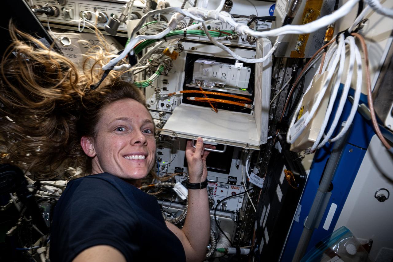 iss073e0002615 (April 28, 2025) --- NASA astronaut and Expedition 73 Flight Engineer Nichole Ayers shows off research hardware to study how microalgae grow in spaceflight conditions such as microgravity and radiation. Results from the biotechnology investigation may provide insights to support life support systems, fuel production, and food on future missions to the Moon, Mars, and beyond.