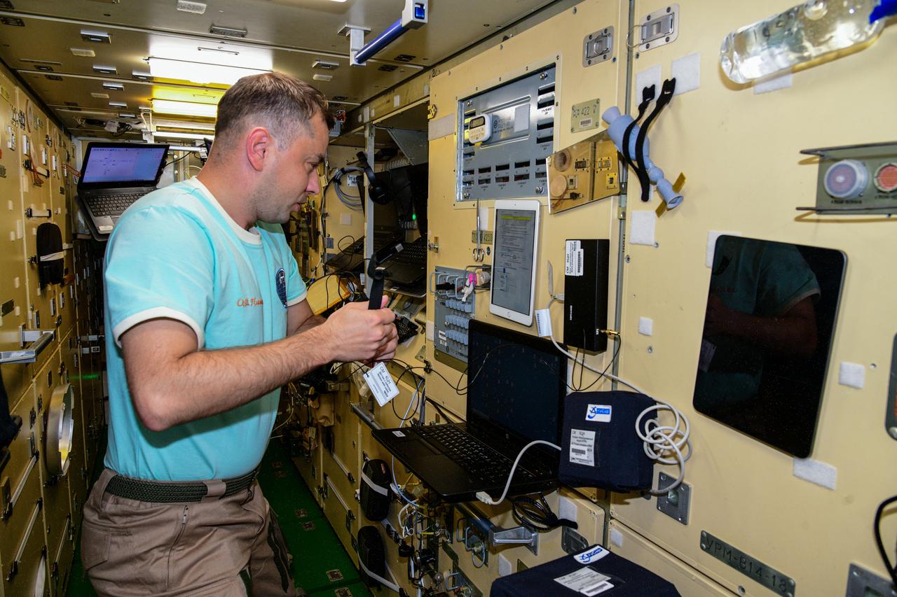 iss073e0422705 (Aug. 4, 2025) --- Roscosmos cosmonaut and Expedition 73 Flight Engineer Oleg Platonov conducts research operations inside the International Space Station's Nauka science module to learn how his balance and sensory perception are adapting to microgravity.