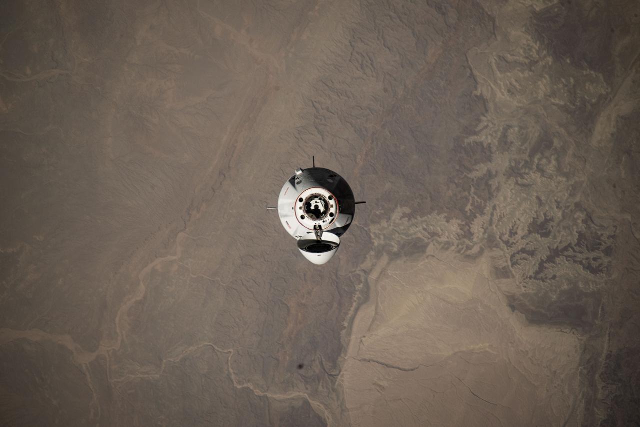 iss073e0424700 (Aug. 2, 2025) --- The SpaceX Dragon spacecraft carrying four members of NASA's SpaceX Crew-11 mission is pictured approaching the International Space Station 259 miles above central Pakistan.