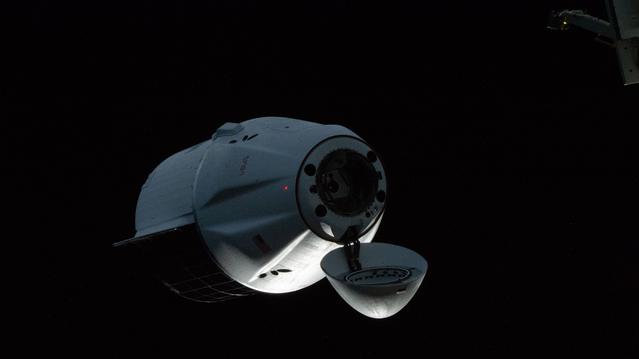 A SpaceX Dragon cargo spacecraft approaches the International Space Station
