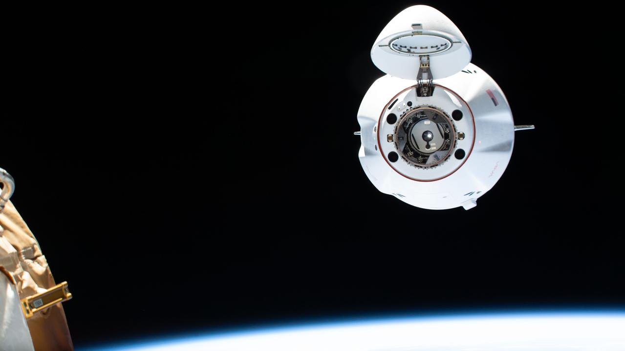 iss073e0519834 (Aug. 25, 2025) --- A SpaceX Dragon cargo spacecraft with its nosecone open and carrying over 5,000 pounds of science, supplies, and hardware for NASA's SpaceX CRS-33 mission approaches the International Space Station for an automated docking to the Harmony module's forward port.